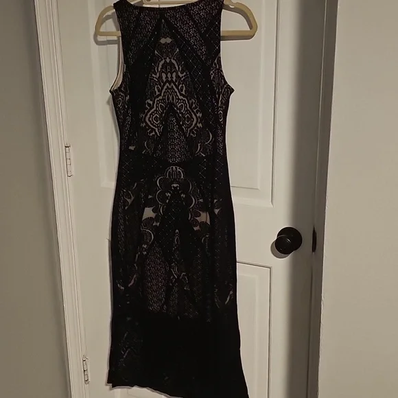 Carmen Valvo Nude & Black Lace Dress - Picture 8 of 9